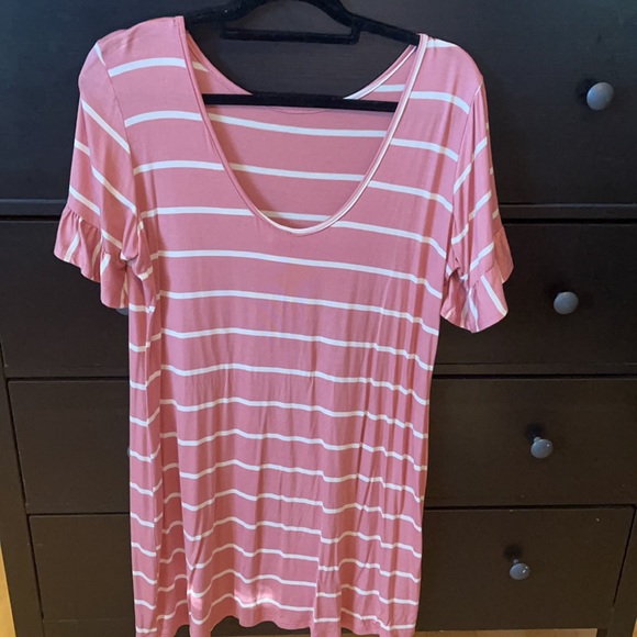 Shift Dress 👗 Super cute Mauve with scoop back detail! - Picture 2 of 4